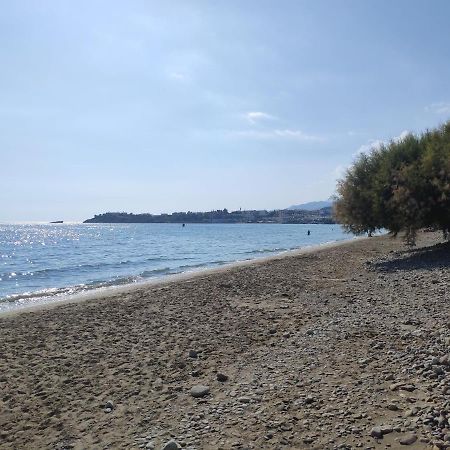 Neva Apartments By The Beach Makrýgialos المظهر الخارجي الصورة
